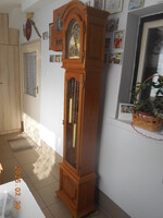 Antik stilusú Interclock három súlyos,holdfázisos álló óra.