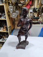 Afrikai fa faragott figura