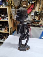 Afrikai fa faragott figura