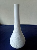 Hófehér domborműves Kaiser porcelán váza
