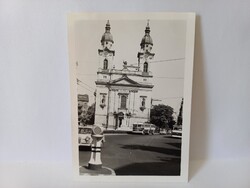 Régi fekete-fehér fotó, Budapest, Józsefváros, Szt. József templom előtt, Ikarus csuklós trolibusz