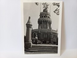Régi fekete-fehér fotó, Budapest, János-hegyi kilátó Vörös csillaggal 1967