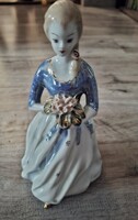 23cm-es porcelán női figura