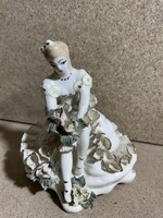 Régi román/ukrán porcelán figura, hölgy báli ruhában. 3961