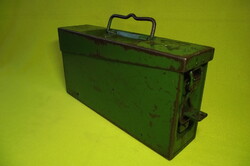 Lőszeres rakasz-tároló láda.