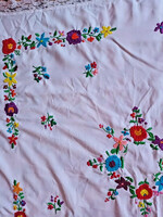 Huge Beautiful Vintage Hungarian Folkmotives Cloth Tablecloth Embroidery Vivid Flowers Embroidered