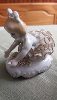 Porcelán figura