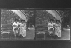 Régi sztereó üvegnegatív - Hölgyek /János hegyi kilátó??/ 1900as évek legeleje, magyar fotós 20z