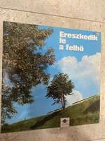 Ereszkedik le a felhő nagy lemez