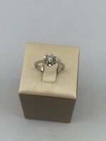 Women's white gold ring with a brilliant stone!
