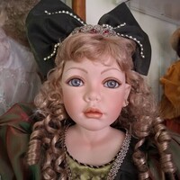 Camilla a csodás porcelán baba