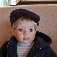 Igazi kis rosszcsont, porcelán baba