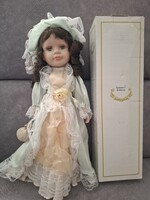 Porcelán baba, kézzel készített és festett, Sammel-Edition, gyüjtői darab