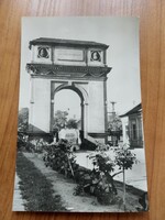 Fotó képeslap, Vác, Diadalív, postatiszta