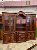 Impozáns szekrénysor, rengeteg tárolóhellyel, stílusos otthonokba