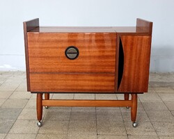 Csehszlovák Mid Century Modern - Gurulós komód bárszekrény - Retro, vintage