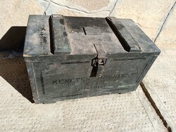 Katonai , military fenyő láda