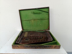 Antik citera pengetős húros hangszer eredeti sérült dobozában zene szerszám 651