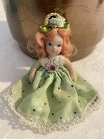 Pici porcelán baba