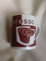 Espresso jelzett kávés csésze