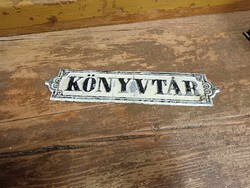 Iskolai ajtó tábla, 1920-as évek, nagy méretű öntött ón, vagy spiáter festett tábla KÖNYVTÁR felirat