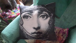 45 x45 cm-es designer párna , szép állapotban .
