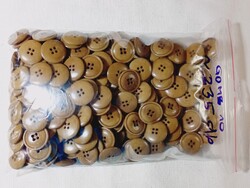 Gomb 10-3 - négylyukú 22,8x4,8mm 235db egyben 412g műanyag