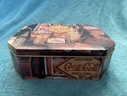 Coca-cola fémdoboz korabeli mintázattal