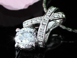 JELZETT CSODASZÉP.! 18 KT.-S FEHÉR ARANNYAL GALVANIZÁLT SWAROVSKI KRISTÁLY MEDÁLOS RÓDIUMOS NYAKLÁNC