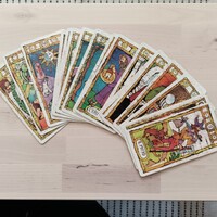 Tarot kártya és könyv (olasz)