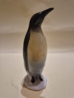Katzhütte (Porzellanfabrik Hertwig & Co.) pingvin porcelán figura