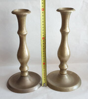 Antik, nagyméretű réz gyertyatartó pár, 19. század (29,5cm, 1100g/db)