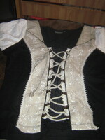 Csodaszép 44-es dirndl blúz