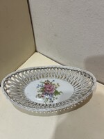 Régi áttört porcelán kosár kék jelzéssel. 4164