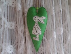 Hímzett gyapjú filc nyuszis szív. Ajtó,-ablak,-kilincs dísz.