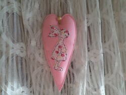 Hímzett gyapjú filc nyuszis szív. Ajtó,-ablak,-kilincs dísz.