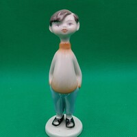 Káldor Aurél Hollóházi Kisfiú, iskolás fiú figura