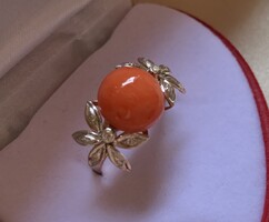 Korall gyémántokkal arany gyűrű.Igazolással