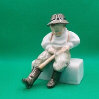 Sinkó András Zsolnay  Botfaragó fiú figura