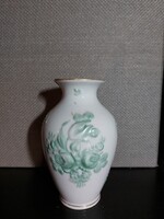Herendi porcelán váza 1941-es jelzéssel, különleges dombornyomott "zöld Apponyi" minta.