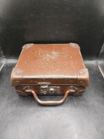 Antik kis bőrönd koffer jelmez film színház kellék , 17x21x9 cm. 3451b