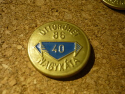 Úttörőhét 86  Nagykáta 40   Úttörő jelvény a fotók szerint !