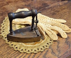 Antik vasmagos réz gallér és kézelő vasaló /GYŰJTŐI 19. sz./