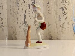 AKCIÓS! Aquincumi porcelán figura – kisfiú és nyuszi jelenet, ritka és bájos darab