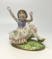 Antik Sitzendorf porcelán figura- Csipkeruhás kislány (sérült) RZ