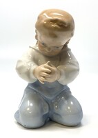 Zsolnay Sinkó porcelán gyermek imádkozó figura (11cm)  RZ