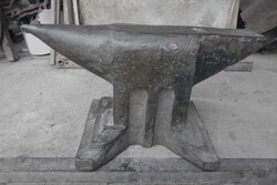 Kovács üllő, Salgótarjáni Vasmű (150 kg)