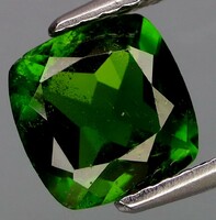 Kuriózum! Tsavorite gránát a Krímről  1,44 ct gyűjtői darab!
