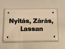 Nyitás, Zárás,Lassan Zománctábla
