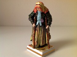 NÁPOLYI PORCELÁN FIGURA